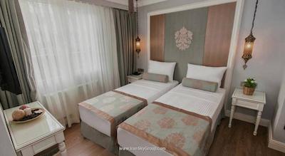 ریموند بلو هتل