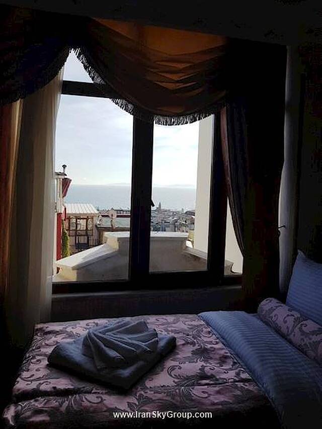 نایلا پالاس