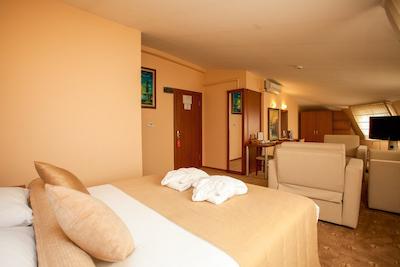 گلدن رست هتل