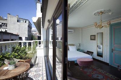 نزیه استانبول