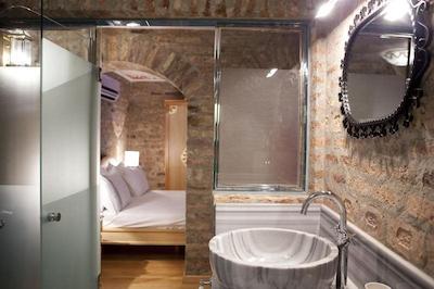 نزیه استانبول