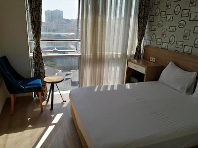 نایس رویال اوتل