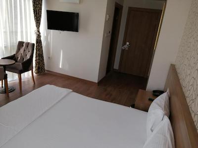 نایس رویال اوتل