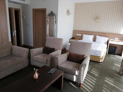 نایس رویال اوتل