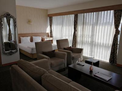 نایس رویال اوتل