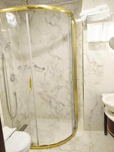 گلدن تاها هتل