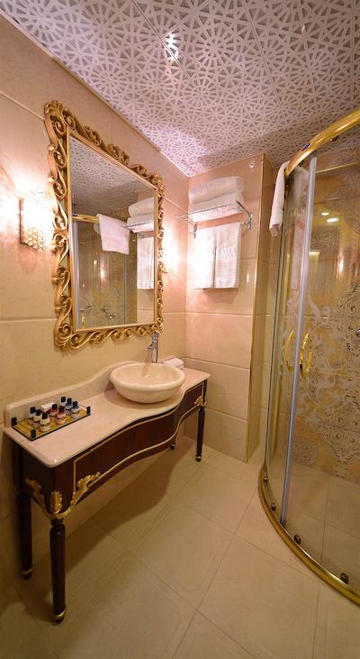 گلدن تاها هتل