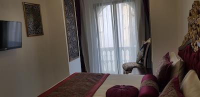 گلدن تاها هتل