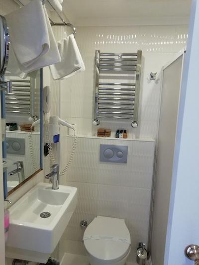 جاست این هتل