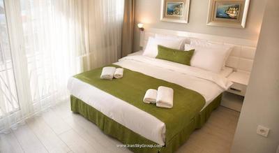 پرمیوم رزیدنس تکسیم اسکوئر