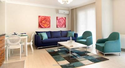 پرمیوم رزیدنس تکسیم اسکوئر