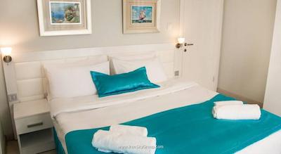 پرمیوم رزیدنس تکسیم اسکوئر