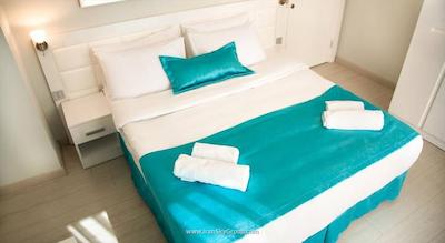 پرمیوم رزیدنس تکسیم اسکوئر