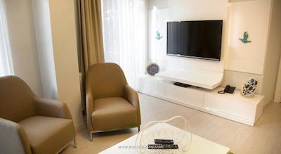 پرمیوم رزیدنس تکسیم اسکوئر