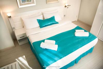 پرمیوم رزیدنس تکسیم اسکوئر