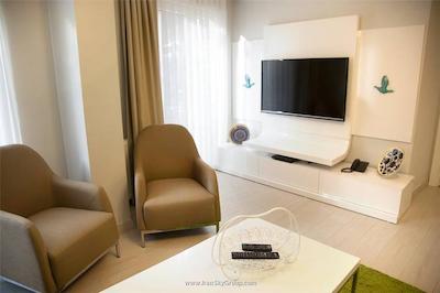 پرمیوم رزیدنس تکسیم اسکوئر