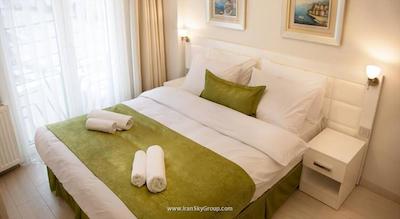 پرمیوم رزیدنس تکسیم اسکوئر