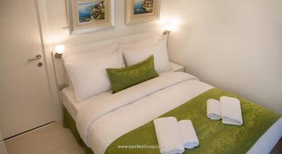 پرمیوم رزیدنس تکسیم اسکوئر