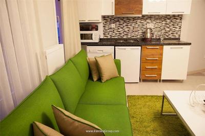 پرمیوم رزیدنس تکسیم اسکوئر