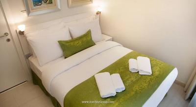 پرمیوم رزیدنس تکسیم اسکوئر