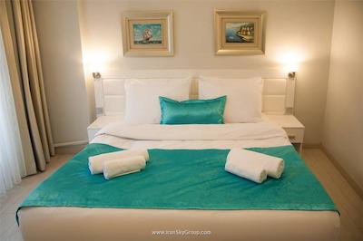 پرمیوم رزیدنس تکسیم اسکوئر