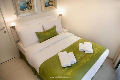 پرمیوم رزیدنس تکسیم اسکوئر