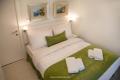 پرمیوم رزیدنس تکسیم اسکوئر