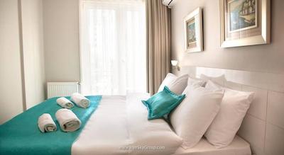 پرمیوم رزیدنس تکسیم اسکوئر