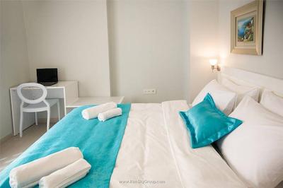 پرمیوم رزیدنس تکسیم اسکوئر