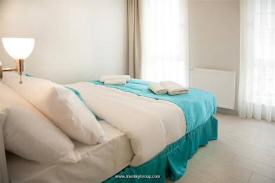 پرمیوم رزیدنس تکسیم اسکوئر