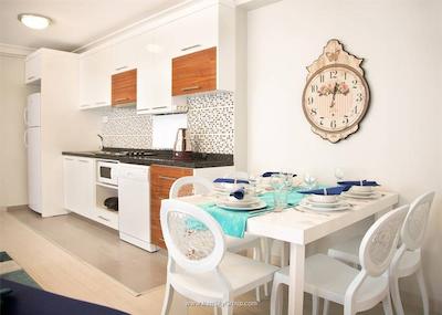 پرمیوم رزیدنس تکسیم اسکوئر