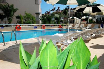 لارا دیاموند