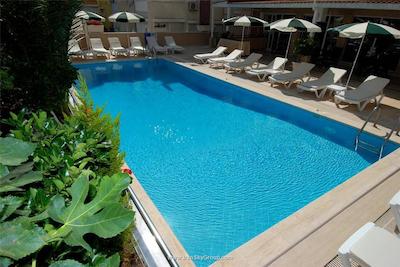 لارا دیاموند