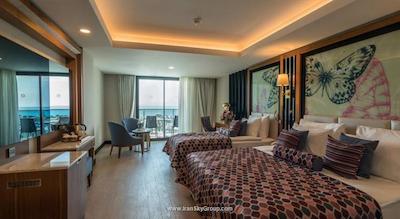 ادلیا الیت لارا