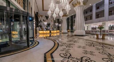 ادلیا الیت لارا