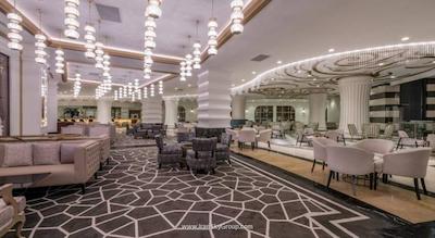 ادلیا الیت لارا