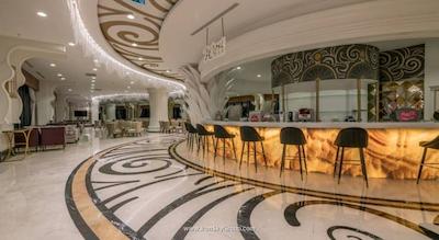 ادلیا الیت لارا