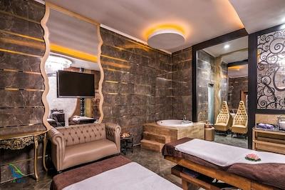 ادلیا الیت لارا