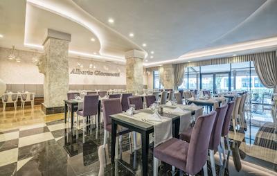 ادلیا الیت لارا