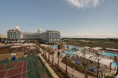 ادلیا الیت لارا