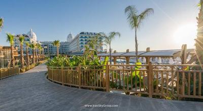 ادلیا الیت لارا