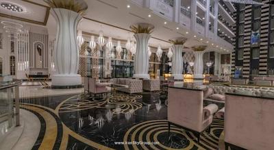 ادلیا الیت لارا