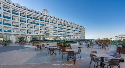 ادلیا الیت لارا