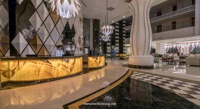 ادلیا الیت لارا