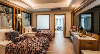 ادلیا الیت لارا