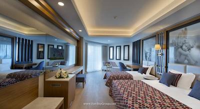 ادلیا الیت لارا