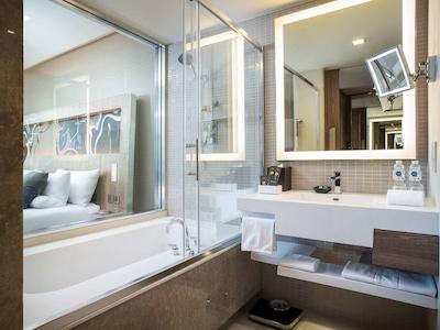 نیووتل بانکوک سوخومویت 20