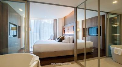 نیووتل بانکوک سوخومویت 20