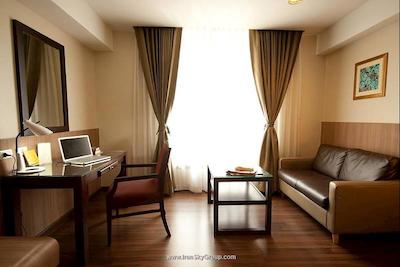 داینستی این گرند