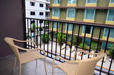 داینستی این گرند